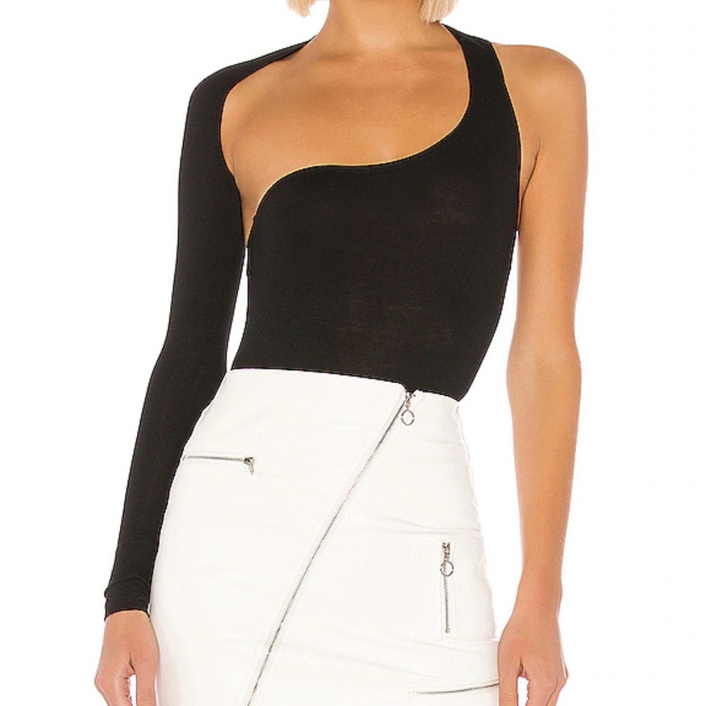 Superdown ALESSANDRA One Sleeve BODYSUIT IN BLACK